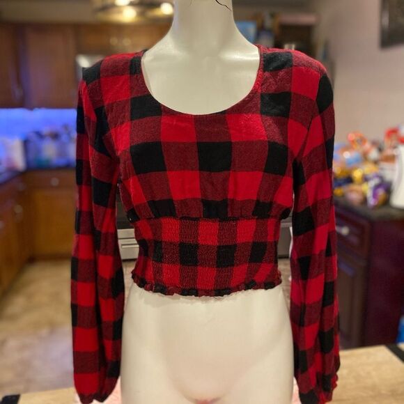 Woman’s long sleeve plaid shirt - Picture 1 of 3